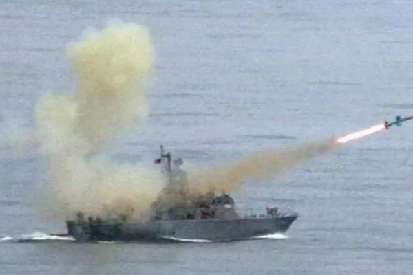 ரஷ்யப் படையினரால் தாக்கி அழிக்கப்பட்ட உக்ரைனின் இராணுவப் படகு | Russian Forces Shot Down An American Warship