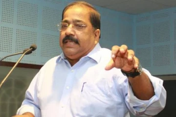 இரட்டை வேடமிட்டு செயற்படுகின்றது: தமிழரசு கட்சியின் தலைமை மீது சுரேஸ் குற்றச்சாட்டு