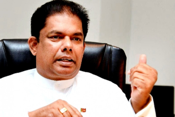 எம்.பிக்களுக்கு பாதுகாப்பு வழங்க காவல்துறை மா அதிபர் இணக்கம் | Igp Arrives At Parliament To Discuss Mps Security எம்.பிக்களுக்கு பாதுகாப்பு வழங்க காவல்துறை மா அதிபர் இணக்கம் | Igp Arrives At Parliament To Discuss Mps Security