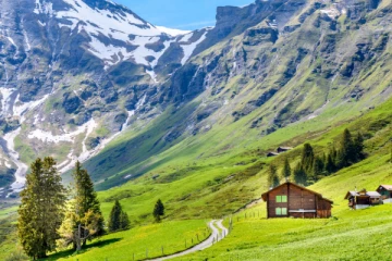 2026-ல் உலகின் பாதுகாப்பான சுற்றுலா இடங்களில் முதலிடம் பெற்ற நாடு எது தெரியுமா?