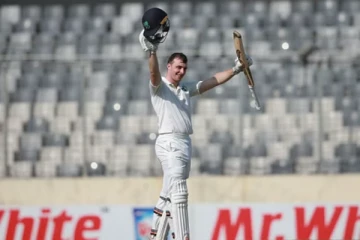 முதல் டெஸ்டிலேயே சதம் விளாசிய வீரர்! பிரம்மாண்ட சாதனை