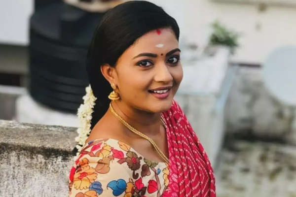 மகாநதி சீரியலில் கதாநாயகியாக நடிக்கும் சிறகடிக்க ஆசை சீரியல் கோமதி பிரியா.. குவியும் வாழ்த்துக்கள் | Gomathi Priya In Mahanadhi Serial Telugu Remake