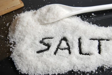 உப்பு அதிகமாக சேர்ப்பதால் இவ்வளவு ஆபத்தா? இனி உஷாரா இருங்க !