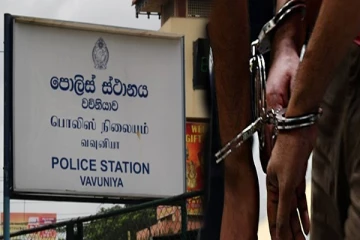 வவுனியாவில் கைத்தொலைப்பேசி திருடிய குற்றச்சாட்டில் மூவர் கைது