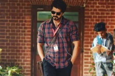 மாஸ்டர் படக்குழுவை தனியாக சந்தித்த தளபதி விஜய்..! நடிகை மாளவிகா மோகனன் வெளியிட்ட புதிய புகைப்படம் இதோ..