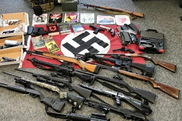 கைது செய்யப்பட்ட நவ-நாஜிக் ஆதரவாளரின் வீட்டில் இருந்து...பயங்கர துப்பாக்கிகள் பறிமுதல்!