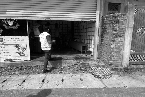 சிகை அலங்கார நிலையத்தில் இளைஞன் மீது கத்திக்குத்து தாக்குதல் | Young Man Stabbed At Hair Salon