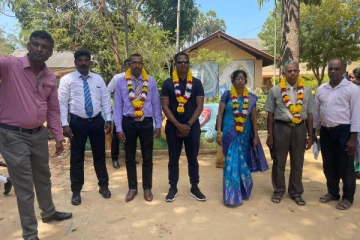 சர்வதேச தமிழ் தொழிலதிபரின் முயற்சியால் யாழில் நவீன இலத்திரனியல் வகுப்பறை (Photos)