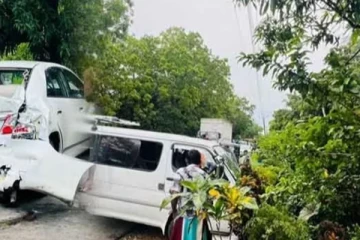 மூன்று வாகனங்கள் மோதி விபத்து; தெய்வாதீனமாக தடுக்கப்பட்ட உயிர் சேதம்