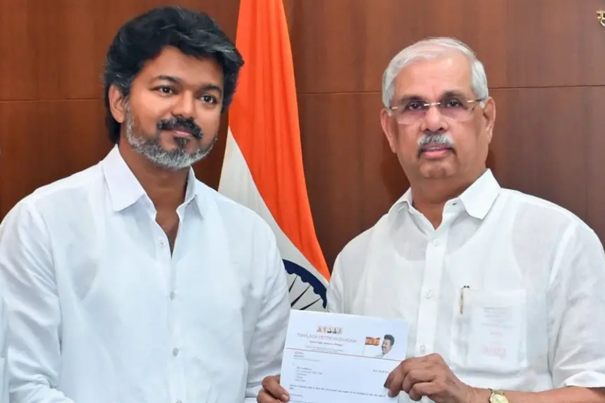 தமிழ்நாட்டின் முதலமைச்சராக பதவியேற்கும் விஜய்.. நடிகை த்ரிஷா வருகை | Trisha Attending Vijay Oath Ceremony