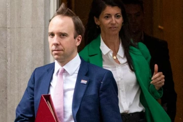 இவங்களெல்லாம் காசுக்கு நடிப்பவர்கள் தானே... வீடியோ வெளியிட்டு மீண்டும் சிக்கிய மாட் ஹான்காக்! கிண்டல் அடிக்கும் நெட்டிசன்கள்