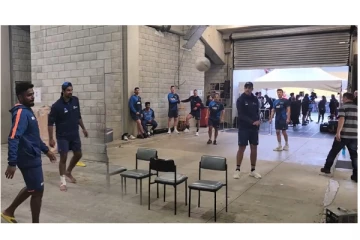 Wow... கால்பந்து விளையாடி மகிழ்ந்த இந்தியா-நியூசிலாந்து அணி வீரர்கள் - வைரலாகும் வீடியோ