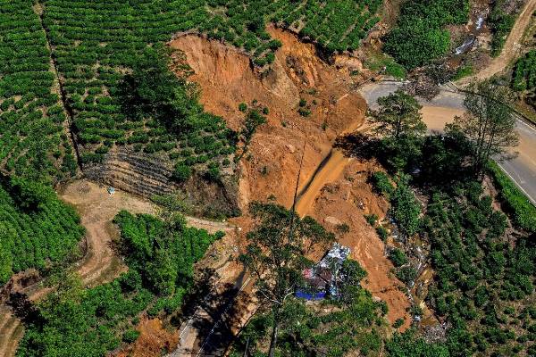 இலங்கையில் பேரிடரால் ஏற்பட்ட பெரும் நட்டம்! அதிகாரிகள் வெளியிட்ட தகவல் | Economic Losses Caused By The Disaster