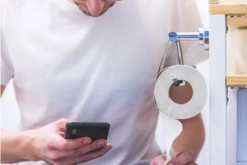 பிரான்ஸில் குளியலறையில் தொலைபேசி பயன்படுத்திய சிறுவனுக்கு நேர்ந்த விபரீதம்!