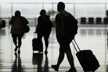 இலங்கையை விட்டு வெளியேறிய உள்நாட்டவர்களின் எண்ணிக்கை அதிகரிப்பு!