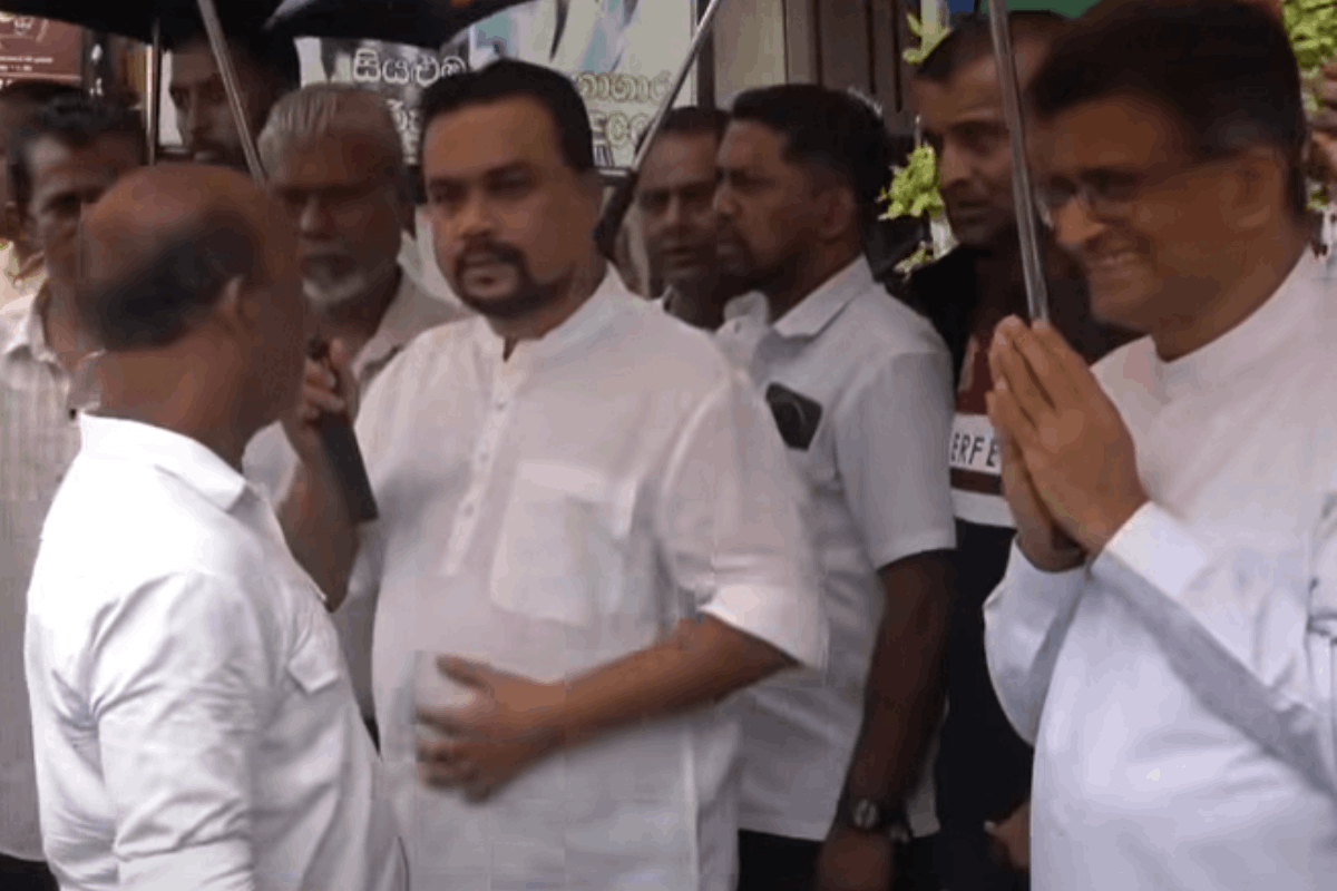 கொட்டும் மழையில் ஞானசார தேரருக்காக வீதியில் இறங்கிய ராஜபக்ச தரப்பு | Ganasara Thero March To Be Freed Slpp Supports கொட்டும் மழையில் ஞானசார தேரருக்காக வீதியில் இறங்கிய ராஜபக்ச தரப்பு | Ganasara Thero March To Be Freed Slpp Supports