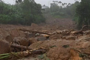 சடலங்களுடன் பாரிய மண்சரிவிற்குள் சிக்கி தவிக்கும் மக்கள் ; மீட்பு பணிக்காக கோரிக்கை