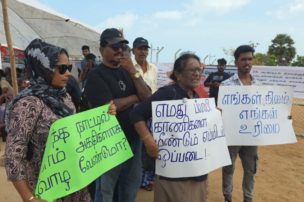 பூர்வீக காணிகளை விடுவிக்குமாறு கோரி பலாலி மக்கள் தொடர் போராட்டம்! | Palali People Protest For Demanding Land Release பூர்வீக காணிகளை விடுவிக்குமாறு கோரி பலாலி மக்கள் தொடர் போராட்டம்! | Palali People Protest For Demanding Land Release