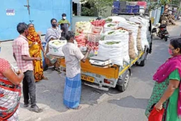 சென்னையில் நடமாடும் காய்கறி வாகனங்களில் முட்டை, பிரெட் விற்பனை...