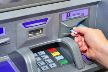 இலங்கையில் ஏ.டி.எம் இயந்திரங்களில் பணம் பெறுவோருக்கு விடுக்கப்பட்டுள்ள  விசேட கோரிக்கை