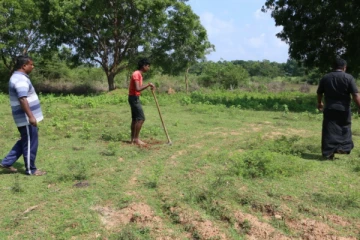 தமிழர் பகுதியில் நடக்கும் அநீதி: இராணுவத்துடன் இணைந்து செயற்படும் தமிழ் இளைஞர்கள்(Photos)