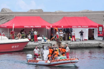 இத்தாலி சிசிலி படகு விபத்தில் ஐவரின் சடலம் மீட்பு