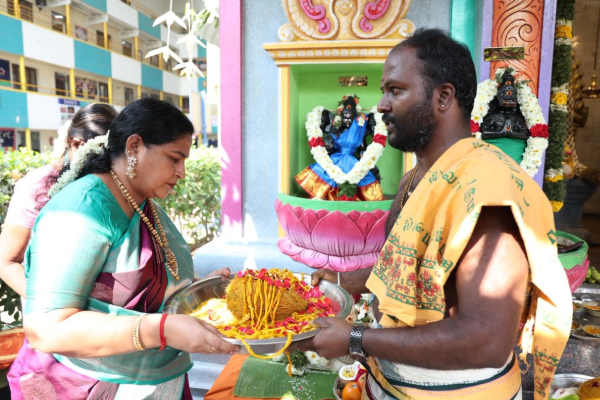 பொருளாதாரத்தில் பின்தங்கிய ஜோடிகளுக்கு இலவச திருமணம் நடத்தி வைத்த வேல்ஸ் பல்கலைக்கழக வேந்தர் | Vels Isari Ganesh Sponsored For Free Marriages பொருளாதாரத்தில் பின்தங்கிய ஜோடிகளுக்கு இலவச திருமணம் நடத்தி வைத்த வேல்ஸ் பல்கலைக்கழக வேந்தர் | Vels Isari Ganesh Sponsored For Free Marriages