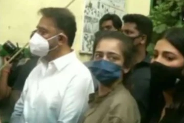 தனது மகள்களுடன் வாக்களித்தார் நடிகர் கமல்ஹாசன்