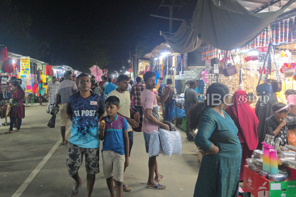 மன்னாரில் சூடு பிடித்துள்ள பண்டிகைக்கால வியாபாரம் | Christmas Shopping Celebration In Manner