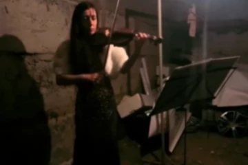 போரின் வலிகள்....இசையின் சக்தியால் பெண் கூறிய ஆறுதல்!