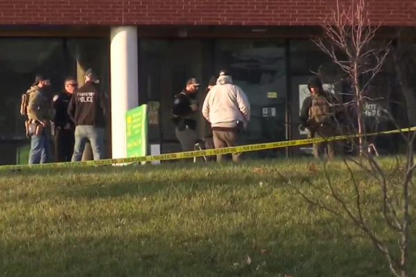 அமெரிக்காவில் பல்கலைக்கழக வளாகத்தில் துப்பாக்கி சூடு! மாணவரொருவர் பலி.. | Suspect Killed Kentucky University Shooting அமெரிக்காவில் பல்கலைக்கழக வளாகத்தில் துப்பாக்கி சூடு! மாணவரொருவர் பலி.. | Suspect Killed Kentucky University Shooting