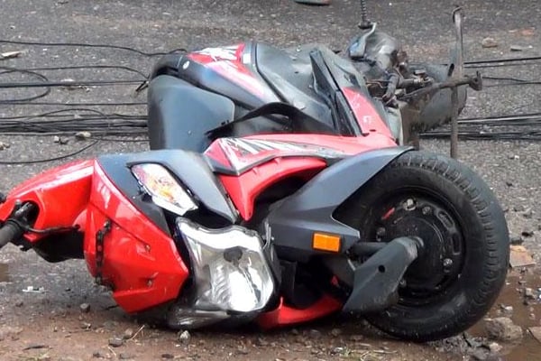 கோர விபத்தில் தாயுடன் சென்ற 3 வயது சிறுமி மரணம் | 3 Year Old Kid Dies In A Accident கோர விபத்தில் தாயுடன் சென்ற 3 வயது சிறுமி மரணம் | 3 Year Old Kid Dies In A Accident