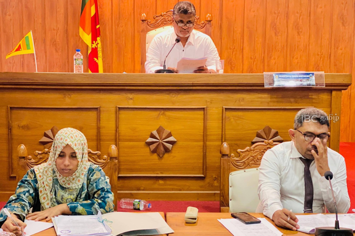 நிந்தவூர் பிரதேச சபையில் உறுப்பினர்கள் வெளிநடப்பு! | Ninthavur Council Meeting Walkout By Members