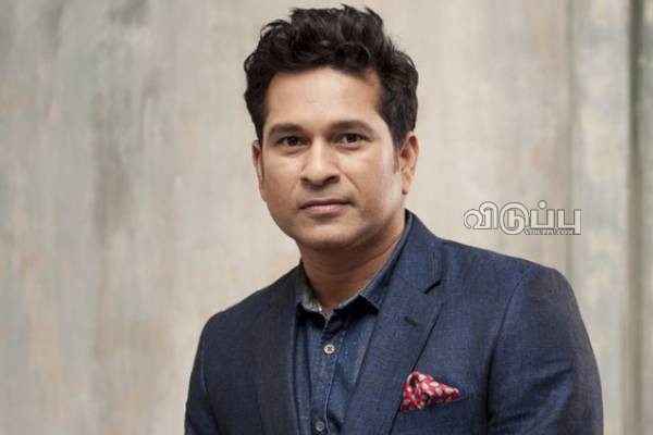 இந்த போட்டோவில் நண்பர்களுடன் இருக்கும் பிரபல கிரிக்கெட் வீரர்.. யார் தெரிகிறதா? | Sachin Childhood Photos With Friends Goes Viral