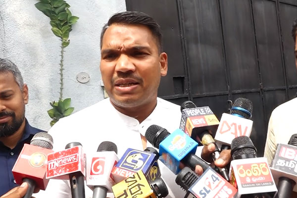 கொழும்பில் சுமந்திரன் - நாமல் திடீர் சந்திப்பு! பேசப்பட்ட விடயங்கள் | Namal Meets Sumanthiran In Colombo கொழும்பில் சுமந்திரன் - நாமல் திடீர் சந்திப்பு! பேசப்பட்ட விடயங்கள் | Namal Meets Sumanthiran In Colombo