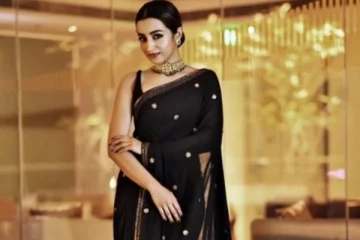 கருப்பு நிற புடவையின் அழகில் மயக்கிய நடிகைகளின் சில போட்டோஸ்