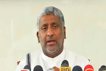 அரசியலில் ஈடுபடுவது தொடர்பில் மகிந்த முடிவை எடுக்க வேண்டும்-பிரசன்ன ரணதுங்க