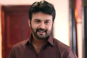 பாண்டியன் ஸ்டோர்ஸ் புகழ் ஜீவாவா இது?- புதிய லுக்கில், சீரியல் நடிகைகளுடன் அவர் எடுத்த போட்டோ