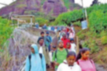 වන්දනා කරුවෙක් හදිසියේම මියයයි..