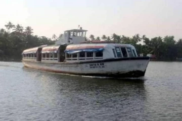 கிளிநொச்சி - பூநகரி  பாடசாலைக்கு படகுச் சேவை