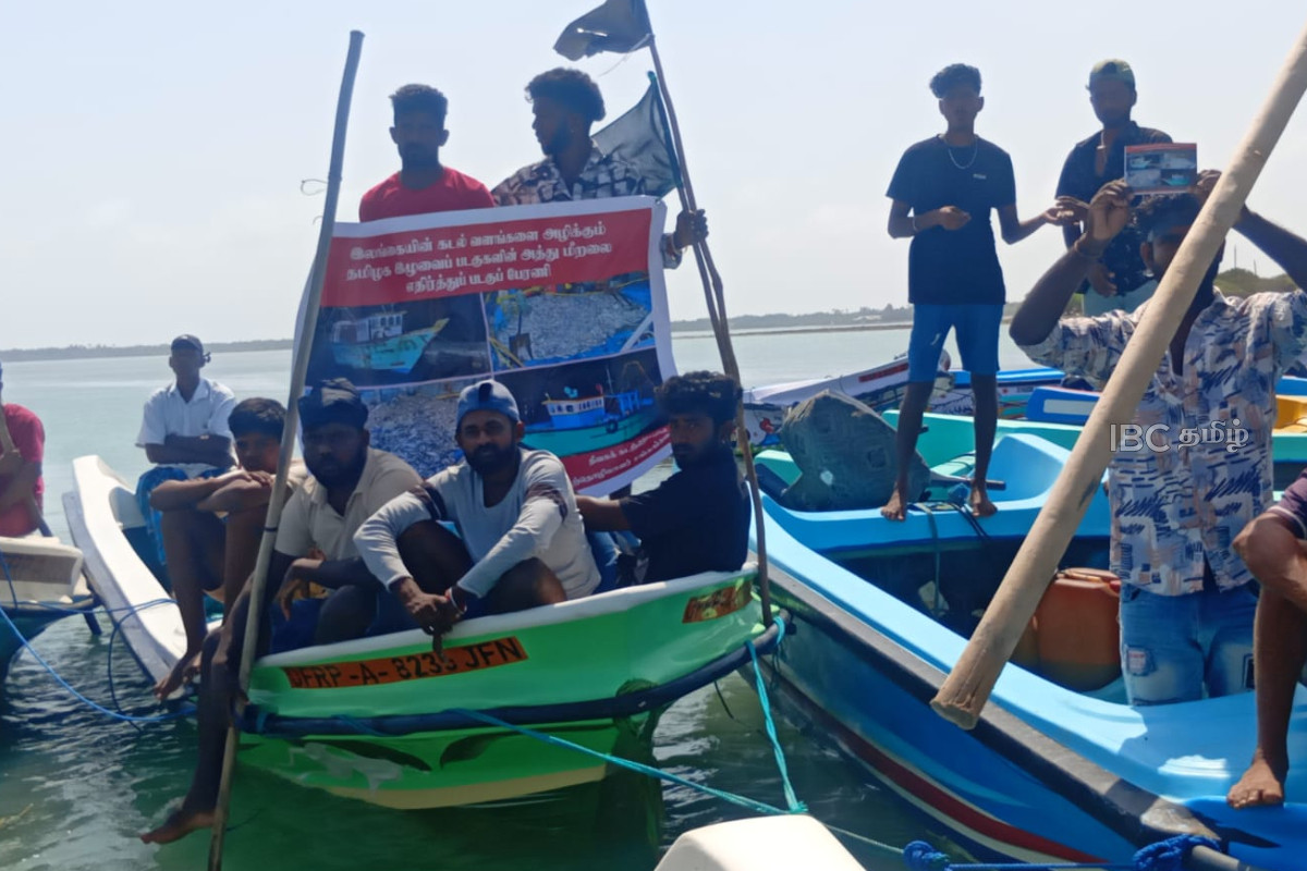 இந்திய கடற்றொழிலாளர்களின் அத்துமீறல் : யாழ். கடலில் கறுப்புக் கொடிப் போராட்டம் | Black Flag Protest In Jaffna Against Ind Fisherman