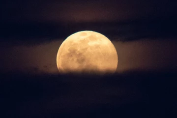 தள்ளாடும் நிலவு... அடுத்த பல ஆண்டுகளுக்கு ஏற்படுத்த இருக்கும் மோசமான விளைவுகள்: ஒரு திடுக் செய்தி