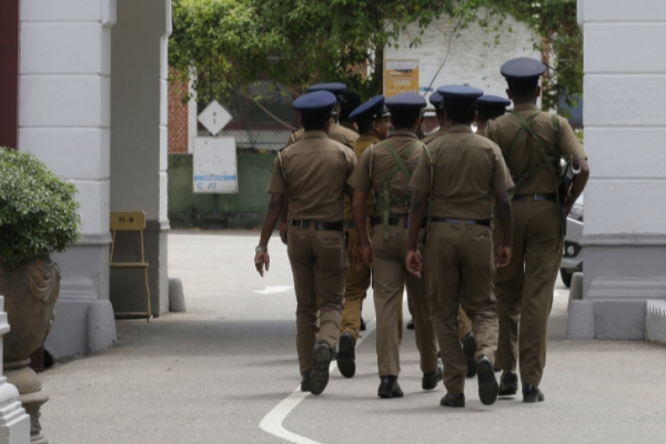 பிறந்த சிசுவை கொன்று வீதியில் வீசிய பெற்றோர் கைது! | Baby Death Sl Police Investigate
