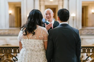 திருமண வயதெல்லையை உயர்த்திய இங்கிலாந்து!