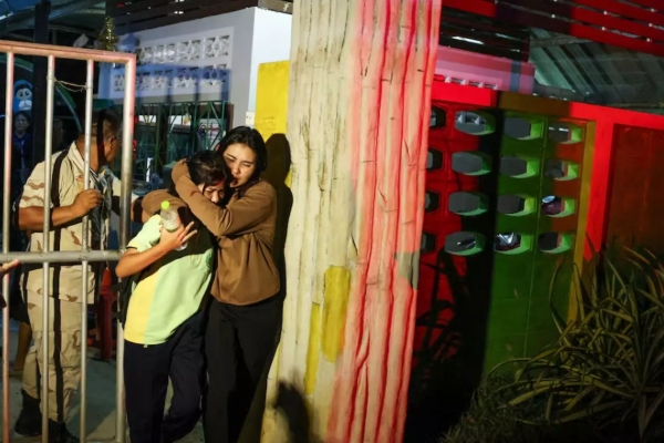 பாடசாலைக்குள் துப்பாக்கிச் சூடு ; ஆசிரியர்கள், மாணவர்களை பணயக்கைதிகளாக்கிய 18 வயது இளைஞன் | Shooting Inside The School Thailand