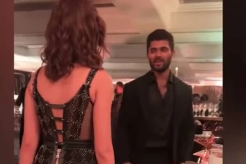 இரவு பார்ட்டியில் படுமோசமான ஆடையில் அனன்யா பாண்டே! இளம் நடிகைக்கு ரூட்டை போட்ட விஜய்