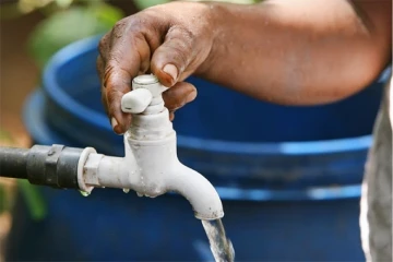මේ පැති වලට බවුසර් මගින් ජලය ලබාදීම ආරම්භයි - වියළි කාලගුණයෙන් රටම ඇවිලෙයි