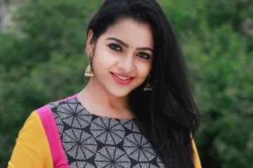 பிரபல இயக்குநர் பாரதிராஜாவும் பாண்டியன் ஸ்டோர்ஸ் விஜே சித்ரா! வைரலாகும் புகைப்படம்..