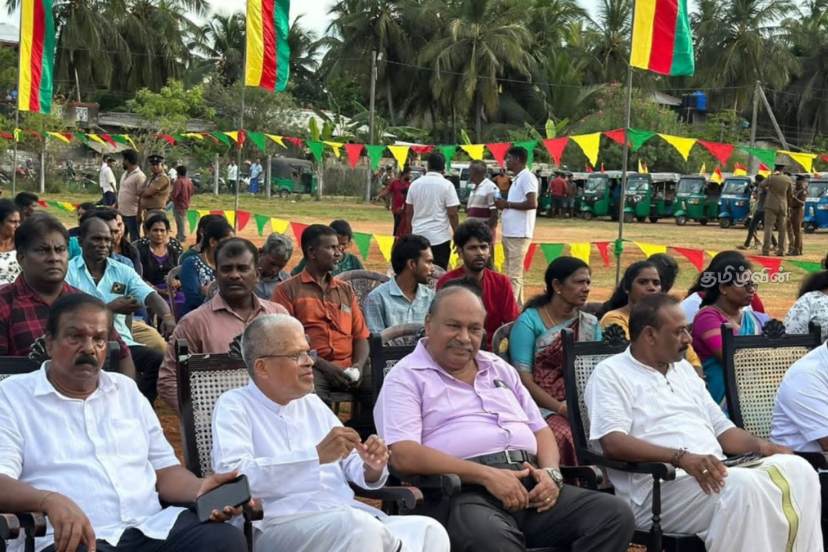 மாங்குளத்தில் நடைபெற்ற தமிழரசு கட்சியின் கூட்டத்தில் கட்டப்பட்டது ஈபிடிபி கொடியை ஒத்த கொடியா..! | Ilankai Tamilarasu Katchi May Day Epdp Flag