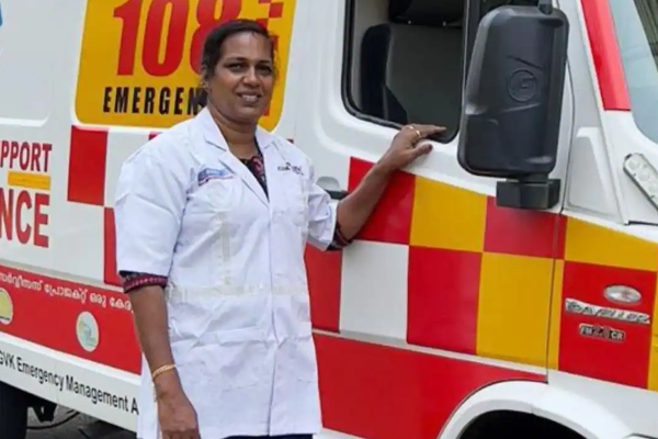 சர்வதேச மகளிர் தினத்தன்று பணியை தொடங்கிய  முதல் பெண் ஆம்புலன்ஸ் ஓட்டுனர்! | First Female Ambulance Driver Women S Day